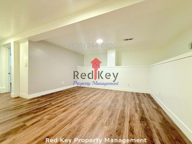 Building Photo - 3150 W Duplex