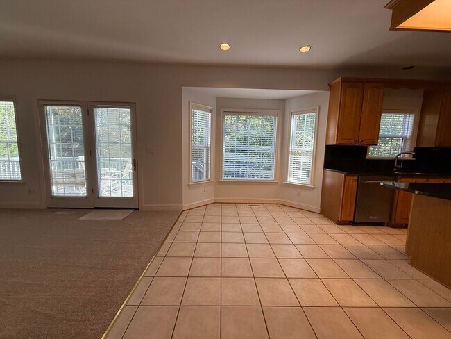 Building Photo - 935 Charter Oaks Dr