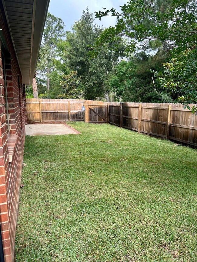 Building Photo - Charming 3-Bedroom Home with Bonus Room in Santa Rosa Beach