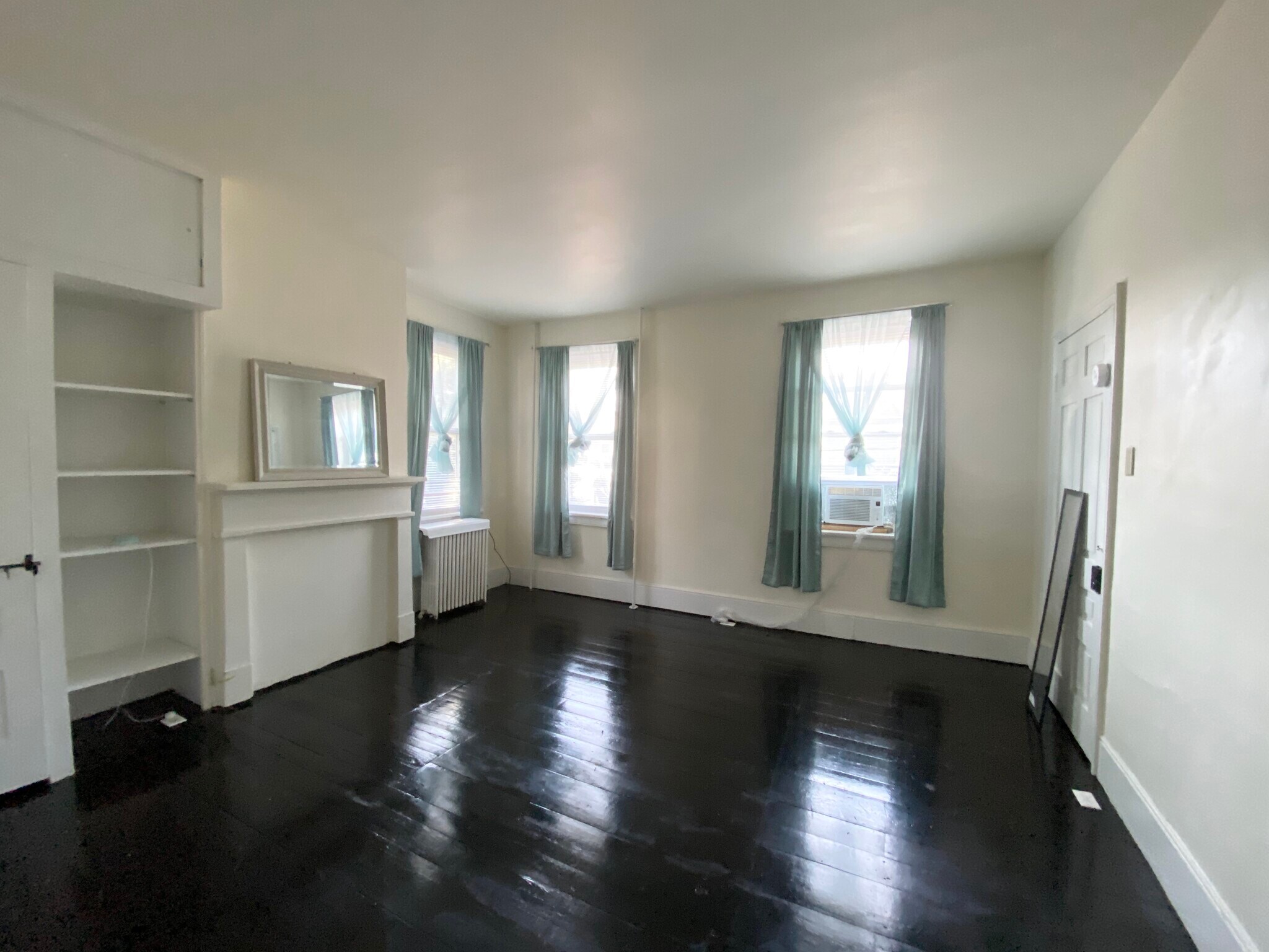 Building Photo - 625 Bloom St