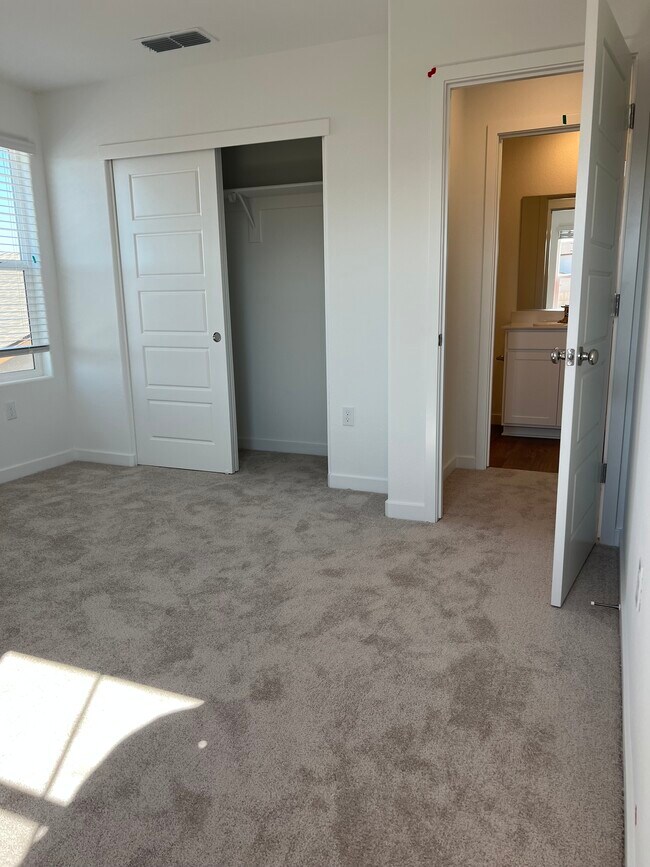 Building Photo - CALIFORNIA-4438