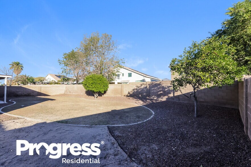 Building Photo - 10842 W Sands Dr