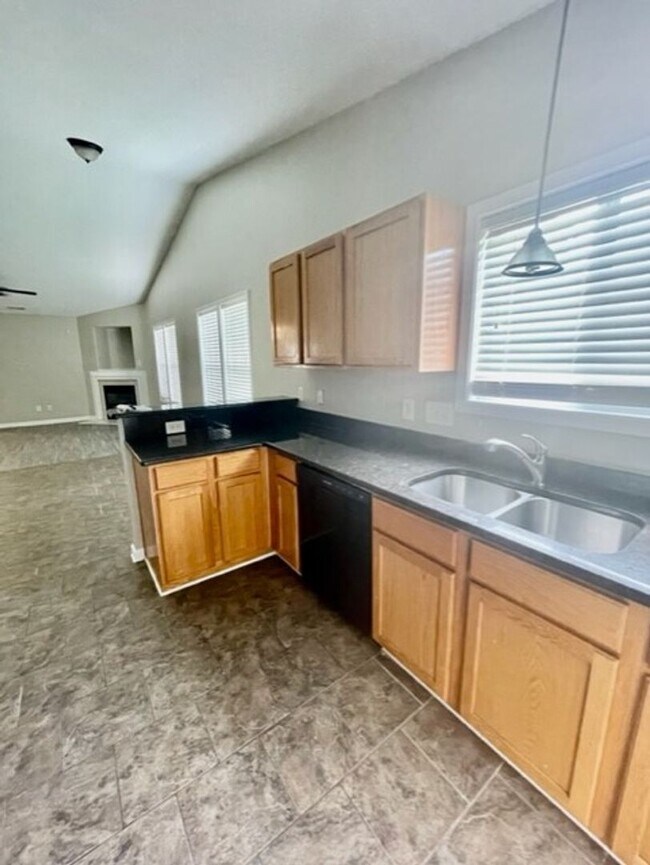 Building Photo - Welcome to the Adorable 3 bedroom 2 bath 1 car garage Home, located in the vibrant city of Charlo...