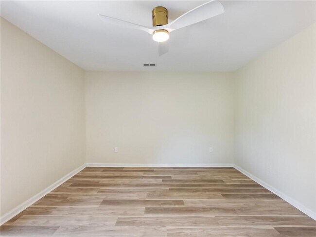 Building Photo - 605 Candler St