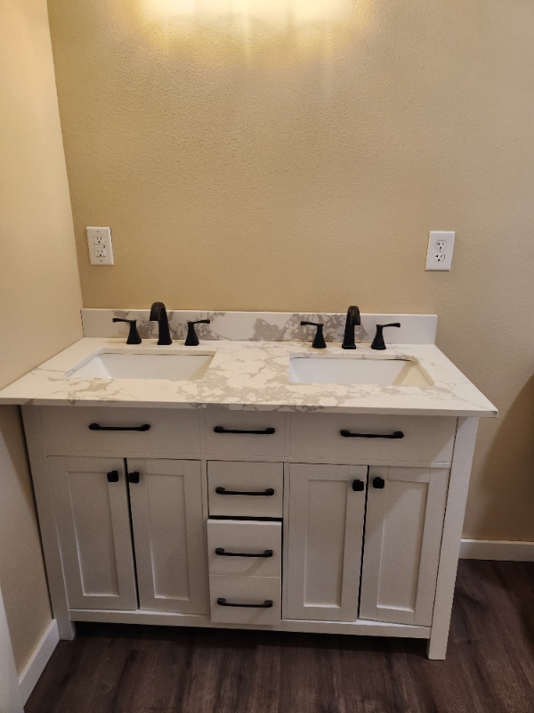 Building Photo - 974 SE Roberts Ave