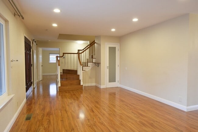 Building Photo - Beautifully Updated 5 Bedroom and 3 Bath Home in Desirable Blossom Valley Neighborhood!