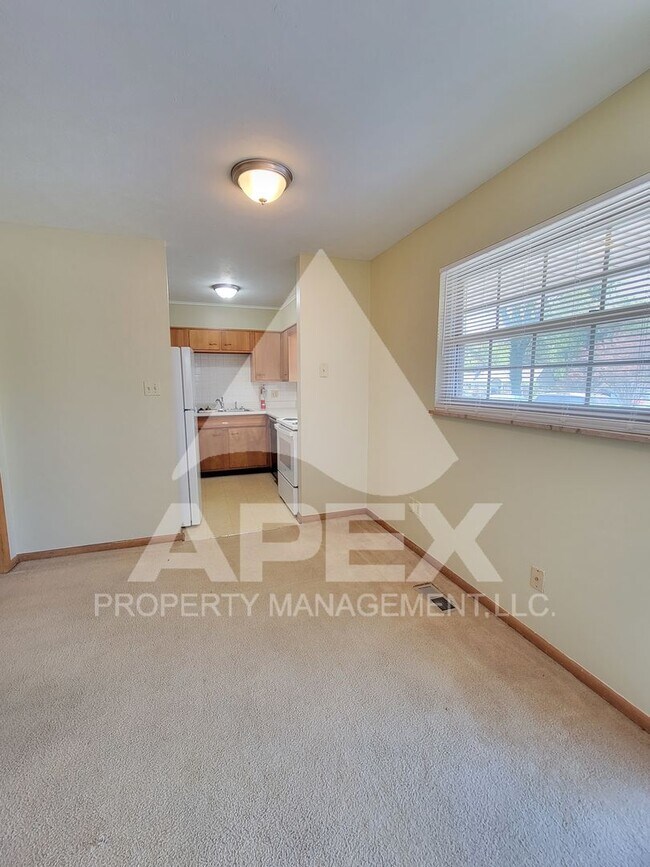 Building Photo - MOVE-IN SPECIAL, $1 RENT!! - Spacious Ground Floor 2 Bd - 1Ba Apartment in Fountain City -- END U...