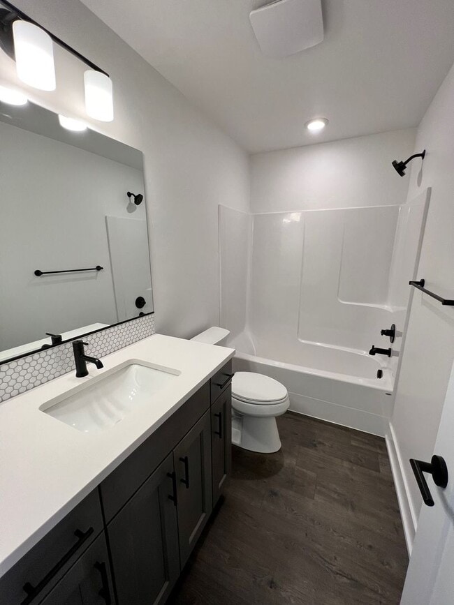 Building Photo - Petrosa 3 Bedroom Townhome