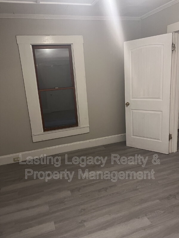 Building Photo - 438 Crews St
