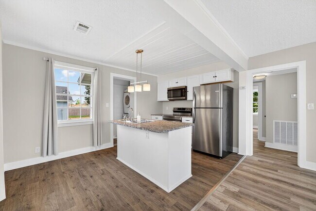 Building Photo - 1114 McKenzie Ave