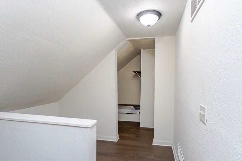 Building Photo - 423 Langdon St