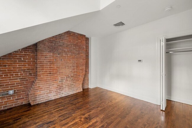 Building Photo - 32 Hancock St