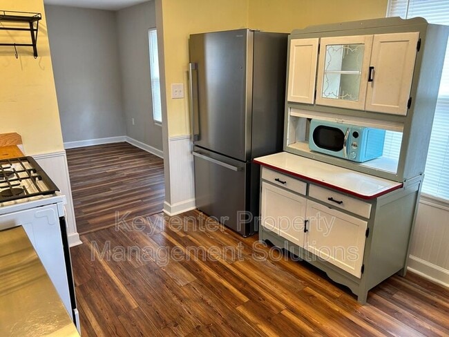 Building Photo - 2312 Poplar St