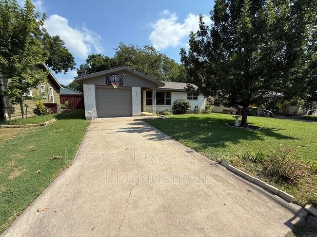 Building Photo - 107 Hilltop Dr