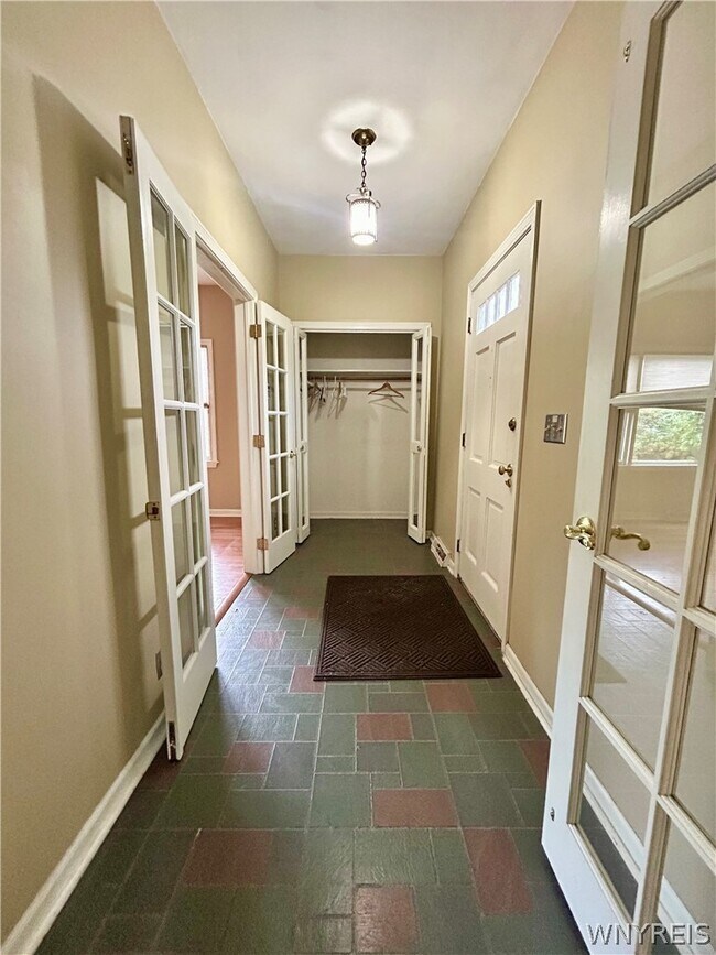 Building Photo - 40 Oakland Pl