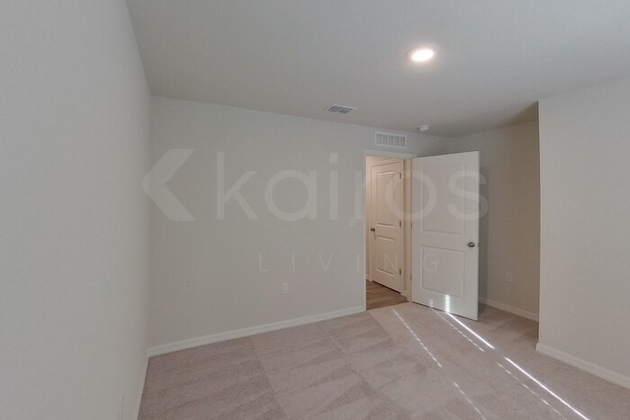 Building Photo - 1190 S San Mateo Dr