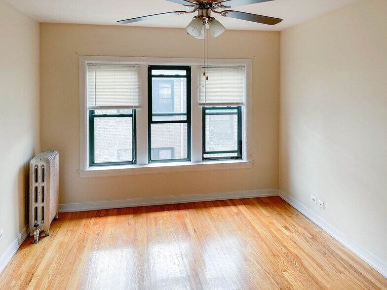 Building Photo - 4845 N Wolcott Ave
