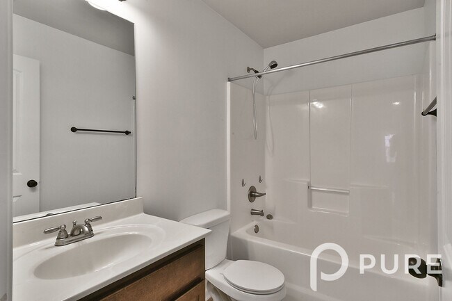 Building Photo - 522 Moulton Way