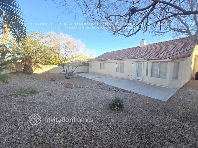 Building Photo - 8108 Divernon Ave