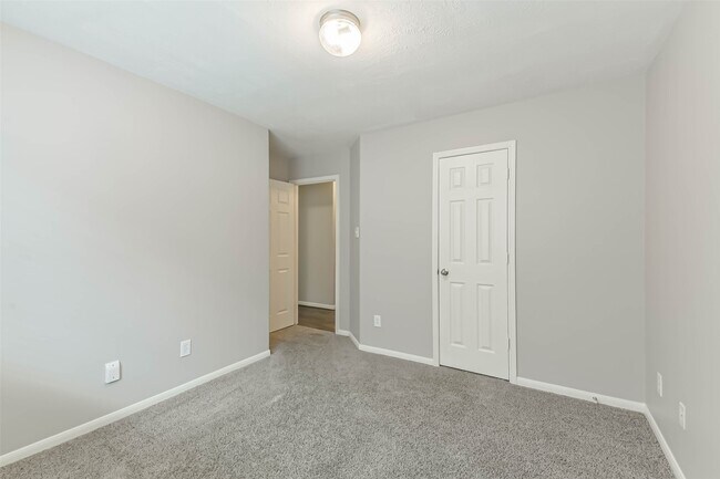 Building Photo - 13831 Hillingdale Ln