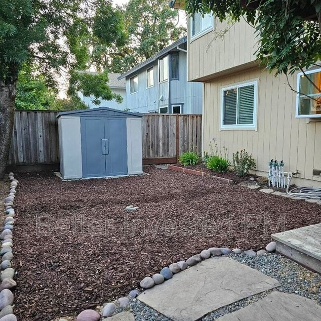 Building Photo - 674 Claudius Way
