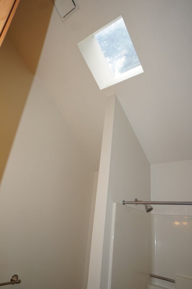 Building Photo - Lake Oswego South Shore Side Traditional