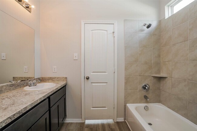 Building Photo - 4915 Sweet Chestnut Ln