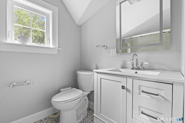 Building Photo - 12 Middlefield Dr