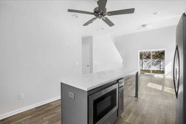 Building Photo - 100 Billy Robb St