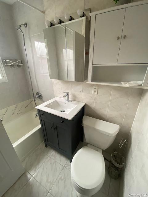 Building Photo - 93-15 240th St