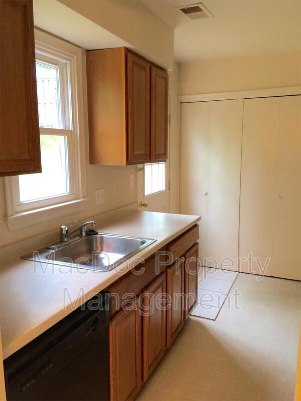 Building Photo - 298 Red Oak Dr