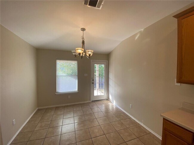 Building Photo - 111 Salado Dr