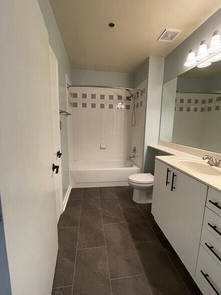 Bathroom - 1300 N St NW