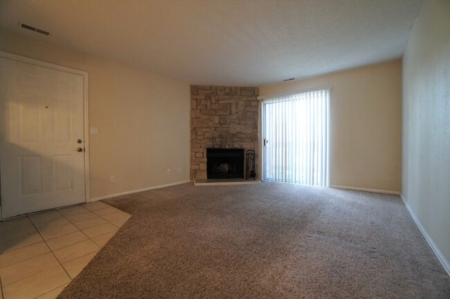 Building Photo - 844 Tenderfoot Hill Rd