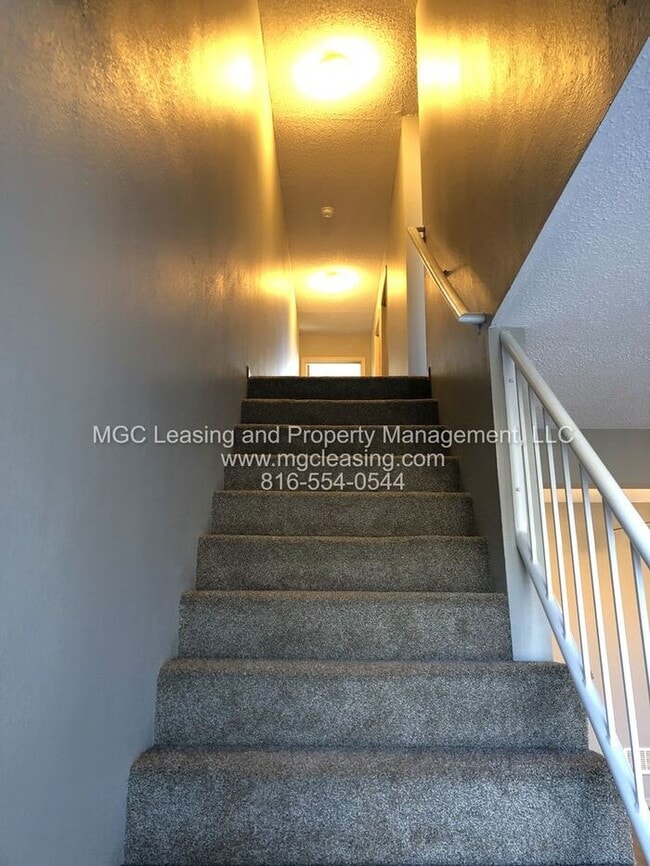 Building Photo - SOUTH GARDEN TOWNHOMES - Beautiful Master w/ en suite!