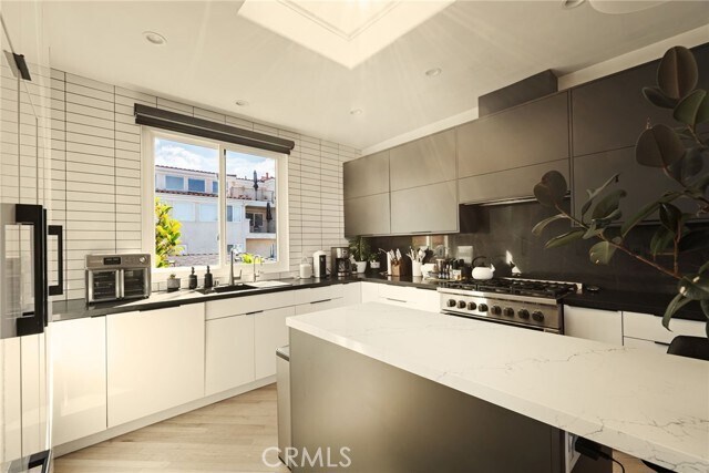 Building Photo - 610 9th St