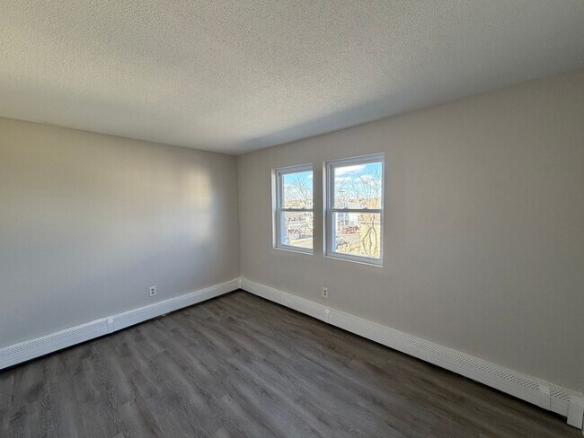 Building Photo - 158-162-162 Water St