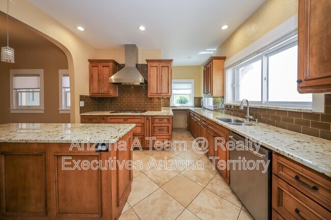 Building Photo - 2221 1st St