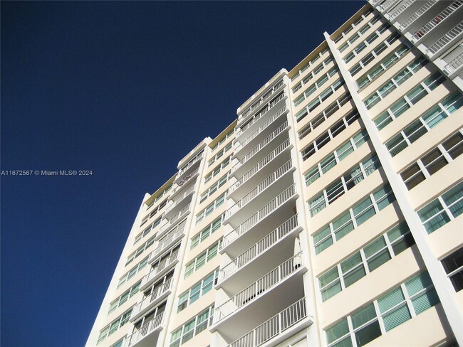 Building Photo - 1410 S Ocean Dr