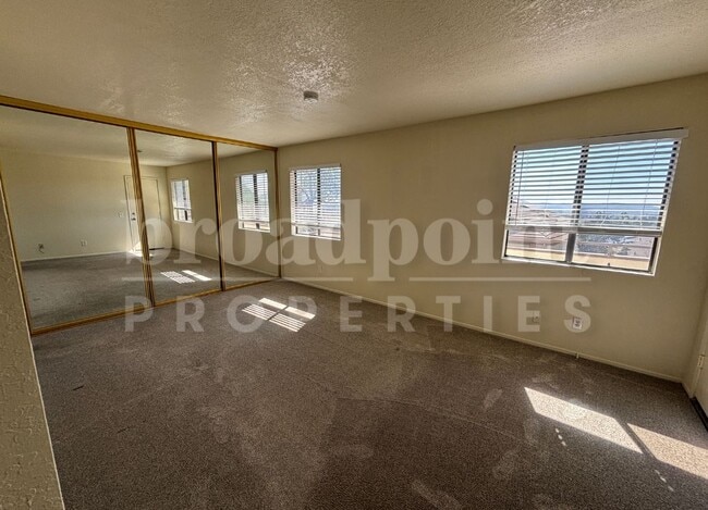 Building Photo - 2148 Skyview Glen