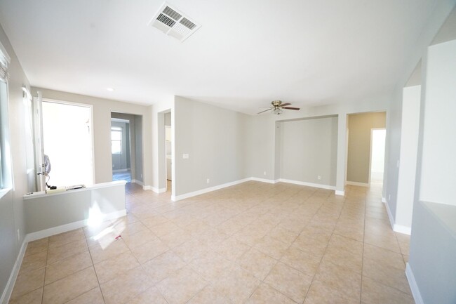 Building Photo - SHOWINGS AVAILABLE NOW