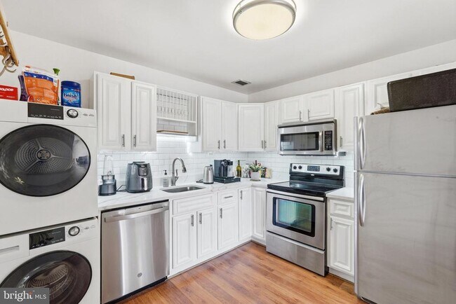 Building Photo - 955 26th St NW