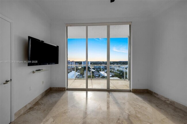 Building Photo - 704 N Ocean Blvd