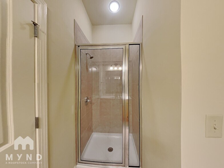 Building Photo - 3020 Eltham Pl