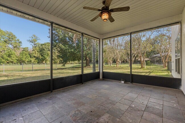 Building Photo - 140 Corral Cir