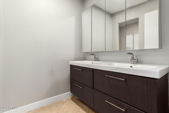 Building Photo - 4503 W Loma Ln