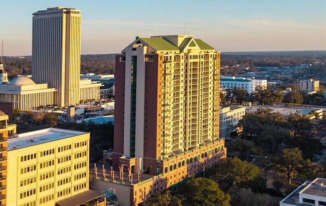 Building Photo - 300 S Duval St