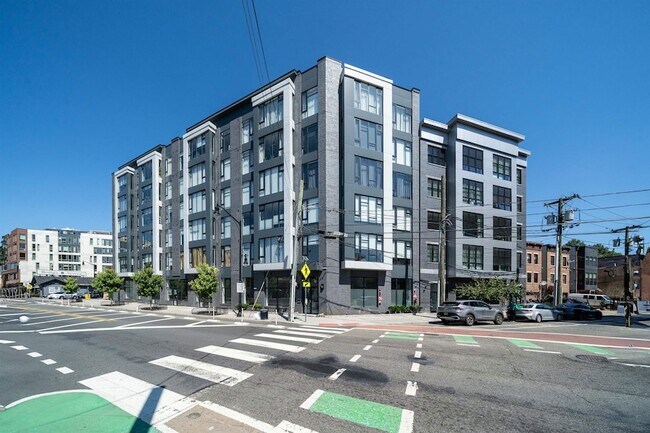 Building Photo - 338 Newark Ave