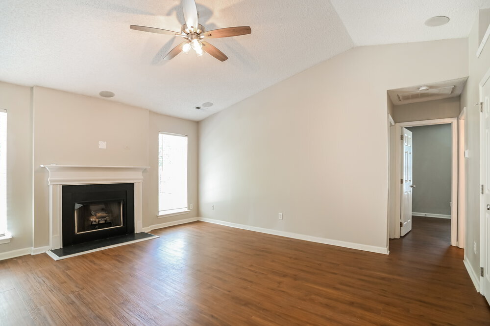 Building Photo - 9928 Peppermint Ln