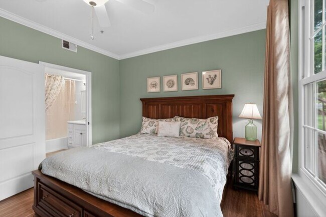 Building Photo - 4114 Central Sarasota Pkwy